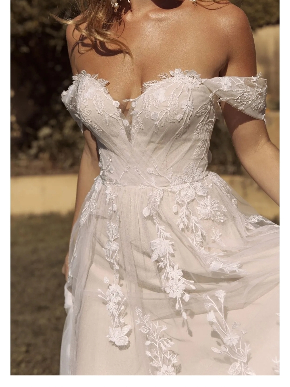 Madi Lane Brielle Gown - Picture 4 of 13